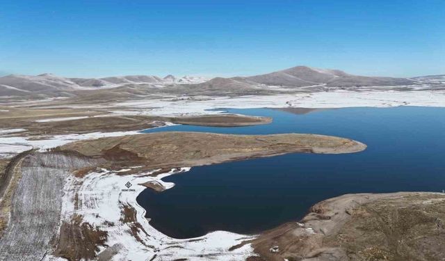 Patnos barajında kış güzelliği; Mavi ve beyazın buluşması