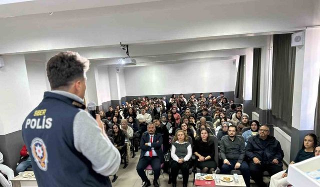 Polisten 500 öğrenciye SİBERAY egitimi