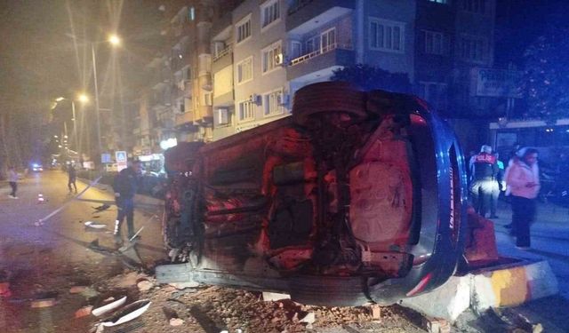 Refüje çarpıp takla atan otomobil karşı şeride geçti: 2 yaralı