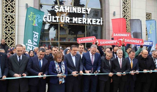 Şahinbey Belediyesi’nin Nizip’e kazandırdığı Kültür Merkezi’nin açılışı yapıldı
