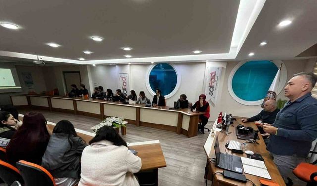 Salihli’de üniversite öğrencilerine mobil fotoğraf eğitimi