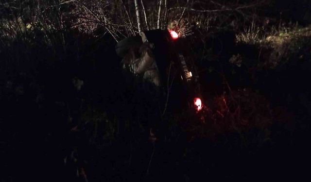 Şarampole devrilen otomobilden sızan yakıt paniğe neden oldu