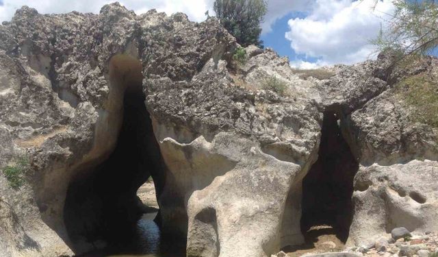 Selendi’de antik "Delikli Bent" keşfedilmeyi bekliyor