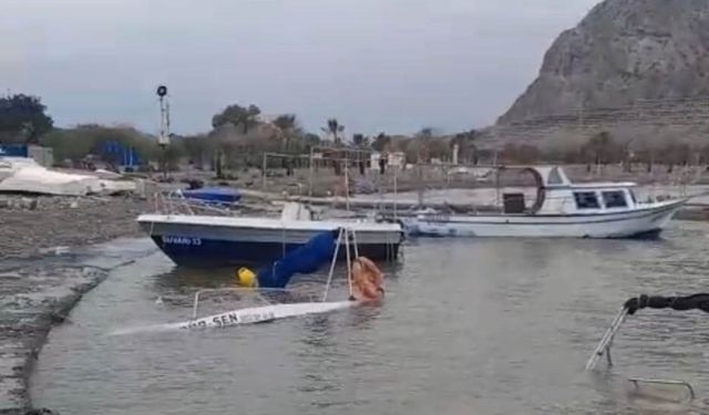 Silifke’de fırtına tekneleri batırdı