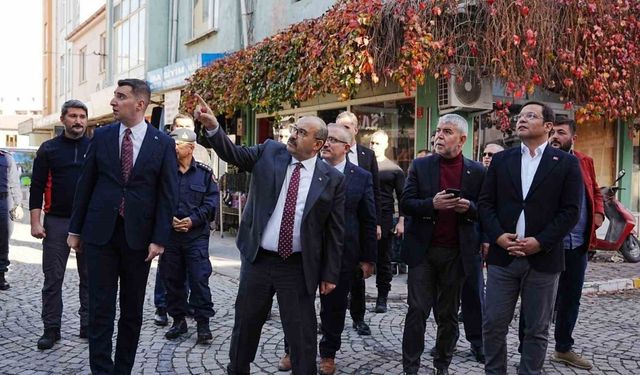 Sındırgı’da depremin yaraları sarılıyor