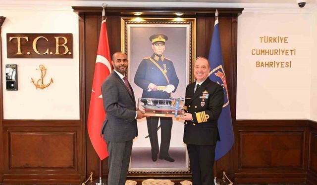 Somali Limanlar ve Deniz Ulaştırma Bakanı Nur, Deniz Kuvvetleri Komutanı Tatlıoğlu’nu ziyaret etti