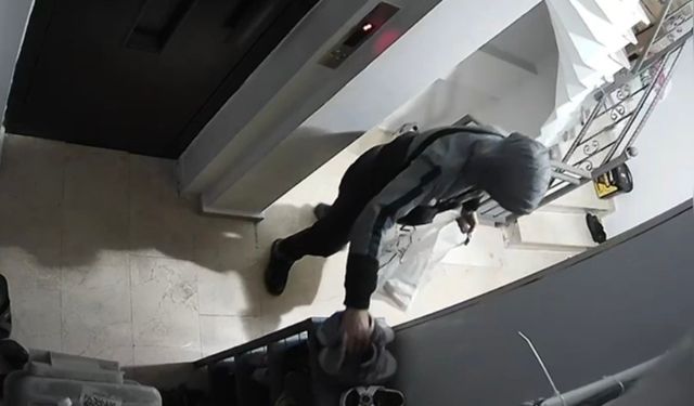 Sultangazi’de ayakkabı hırsızlığı: Onlarca çift ayakkabı çaldılar