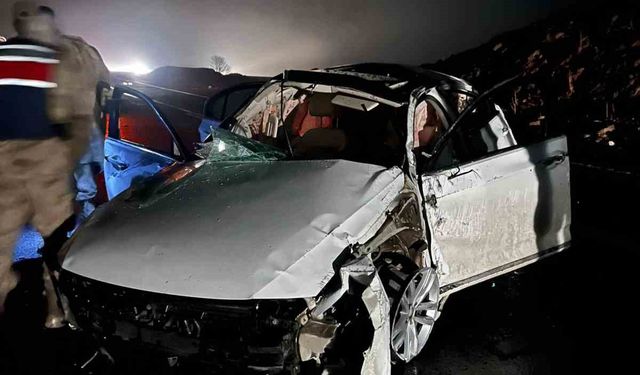 Takla atan otomobil hurdaya döndü: 1 ölü, 1 yaralı