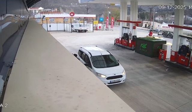 Tunceli’de 4.2’lik deprem anı güvenlik kamerasına yansıdı