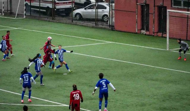 Turkcell Kadın Futbol Süper Ligi: Hakkarigücü: 0 - Yüksekova SK: 1