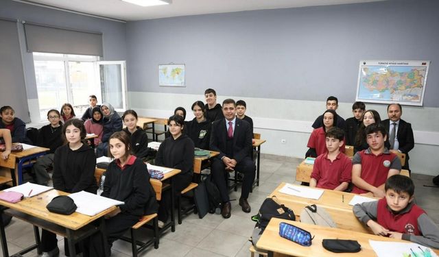 Vali Selçuk Aslan, öğrencilerle bir araya geldi