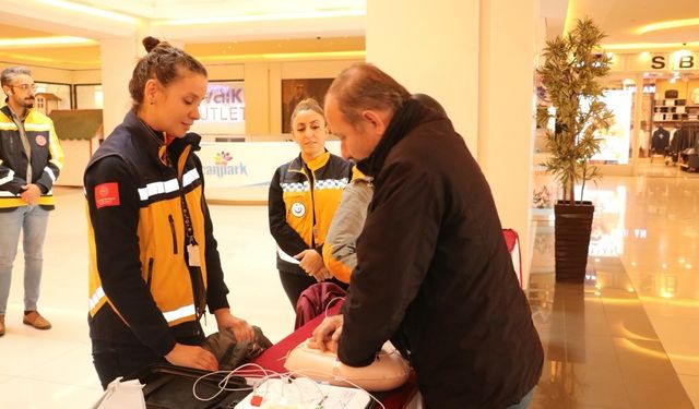 Vatandaşlara OED cihazı ve ilk müdahale eğitimi verildi