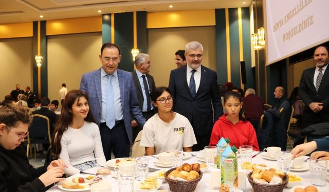 Yalova’da özel eğitim ailesi kahvaltıda buluştu