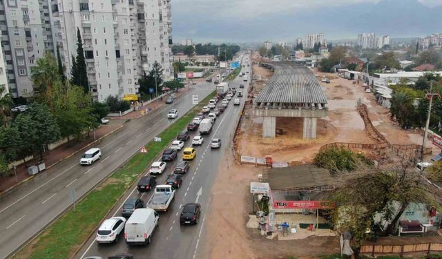Yapımı devam eden köprülü kavşak inşaatı pideciye takıldı