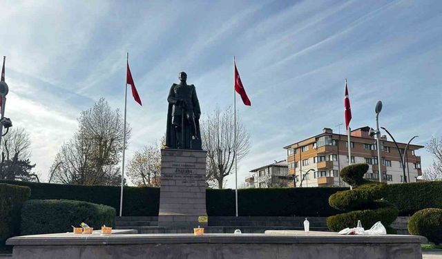 Yediler içtiler, sokakta çöplerini bıraktılar