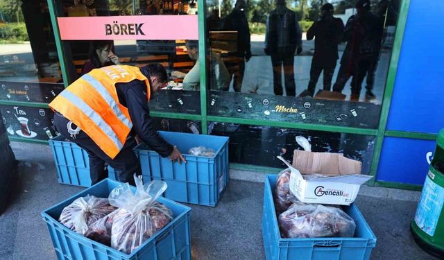 Yolcu otobüsüyle uygunsuz şartlarda taşınan çeyrek ton ete el konuldu