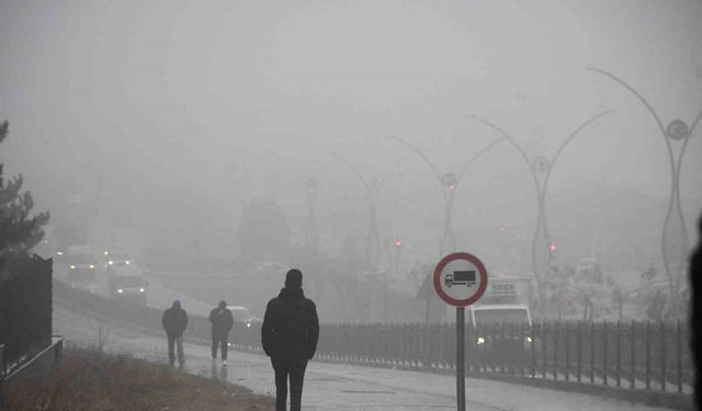 Yozgat’ta sis etkili oldu, görüş mesafesi düştü