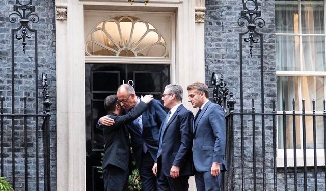 Zelenskiy: "Londra’daki görüşmeler verimli geçti ve barış yönünde küçük bir ilerleme var"