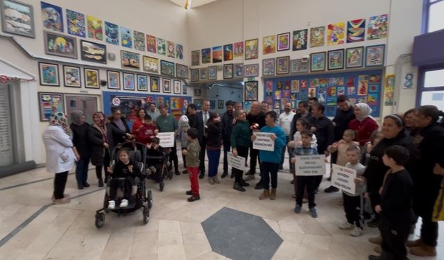 41 yıllık öğretmene alkışlı ve çiçekli veda