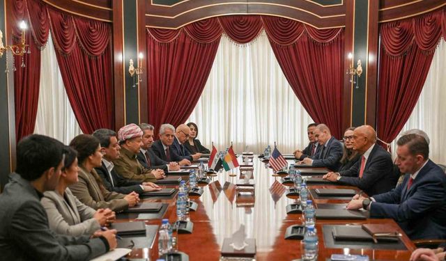 ABD'nin Suriye Özel Temsilcisi Barrack, Erbil'de terör örgütü SDG elebaşı Abdi ile bir araya geldi