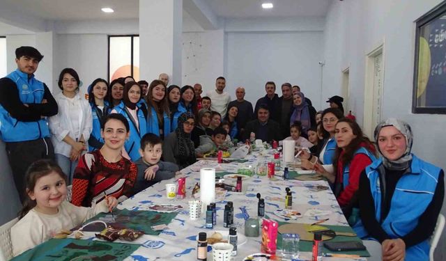 Ailece ahşap boyadılar