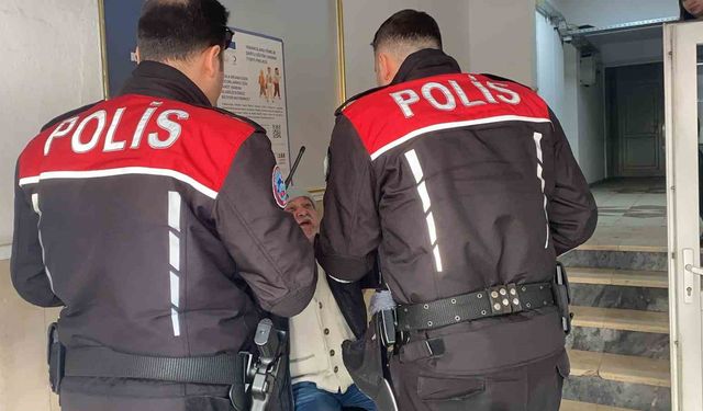 Alkollü bir vatandaş, yardım aldığı vakıfta olay çıkardı