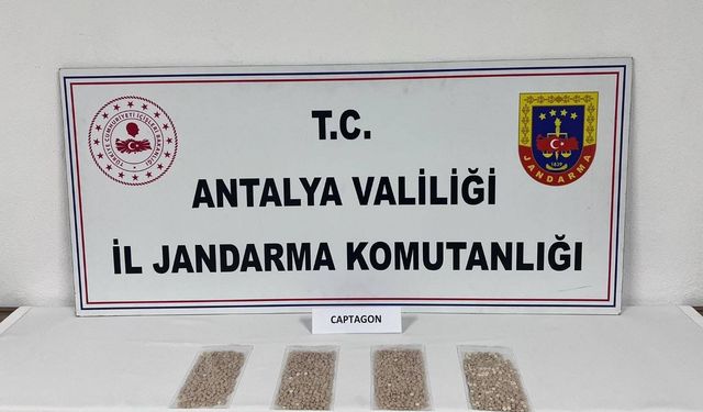 Antalya'da 6 bin 56 adet uyuşturucu hap ele geçirildi