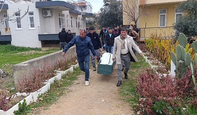 Antalya'da evinde karnından vurulmuş halde ölü bulundu