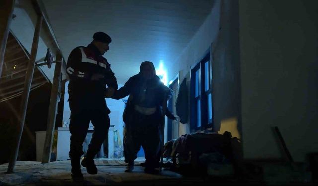 Antalya'da evleri tehdit eden orman yangını kontrol altına alındı