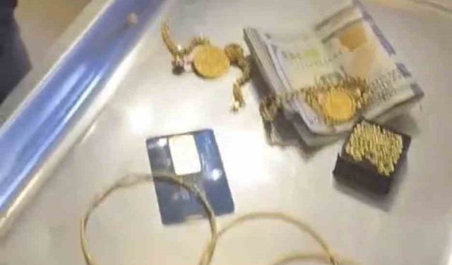 Araklı'da duyarlı davranış: Altın ve para dolu çanta sahibine teslim edildi