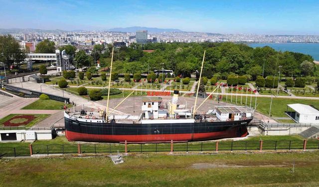 Bandırma Vapuru, karadan yürütülerek Tütün İskelesi'ne taşınacak