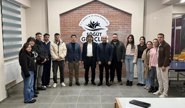 Başkan Durgut gençlerle Gençlik Merkezi'nde buluştu