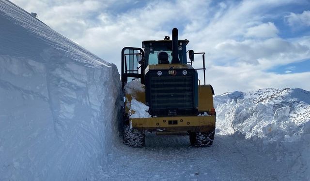 Battalgazi'de 1 metreyi bulan karla mücadele