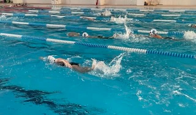 Bilecik'te spor okulları yüzme antrenmanları yoğun tempoyla sürüyor