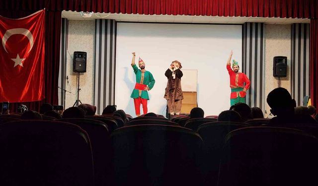 Bingöl'de Karagöz ile bilim sahneye taşındı
