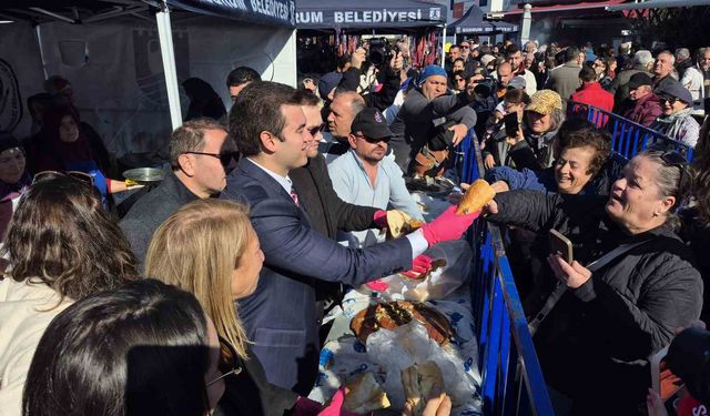 Bodrum'da 3 ton hamsi pişirilerek dağıtıldı