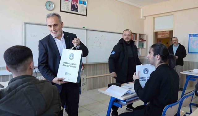 Bu ilçede üniversite öğrencilerinin ulaşım kartları belediyeden