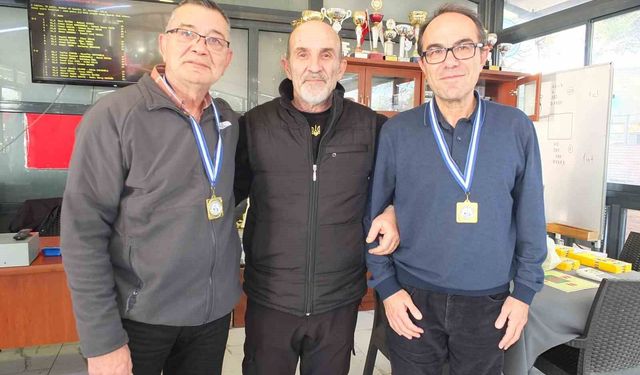 Burhaniye' de briç turnuvaları devam ediyor