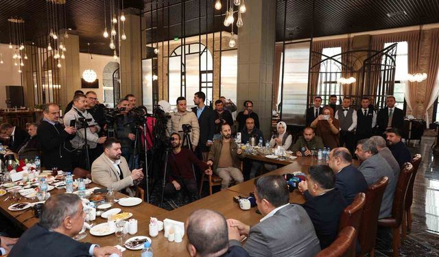 Büyükşehir Belediye Başkanı Gülpınar, gazetecilerle buluştu