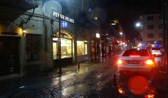 Çanakkale'de sağanak sonrası cadde ve sokaklar göle döndü