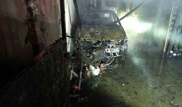 Çan'da çıkan yangında 1 otomobil ve 1 motosiklet yandı