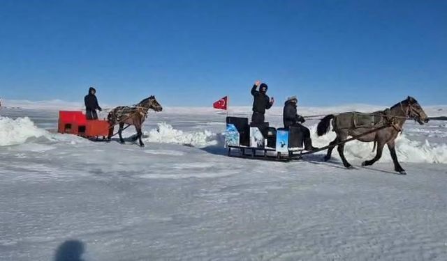 Çıldır Gölü tamamen dondu: Eksi 30 dereceyle atlı kızak keyfine hazır