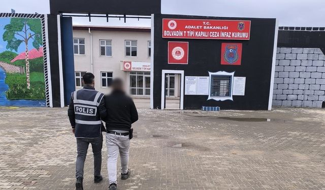 Cinayetten hapis cezasıyla aranan şahsı polis yakaladı