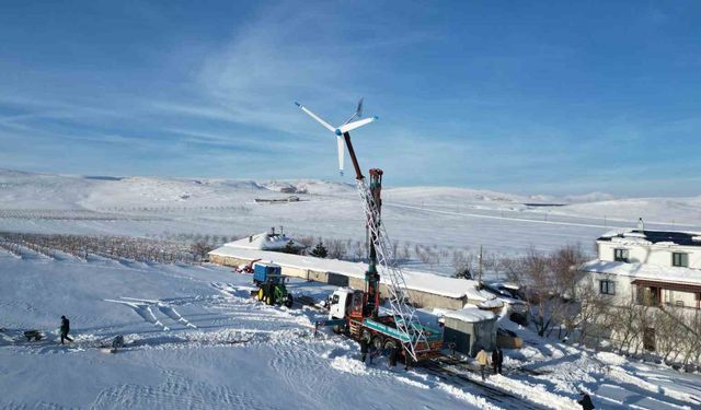 Dededen kalma mesleğini geliştirerek rüzgârgülü imalatı yapıyor