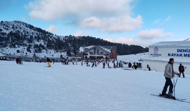 Denizli Kayak Merkezi yeni sezonda ziyaretçi akınına uğradı
