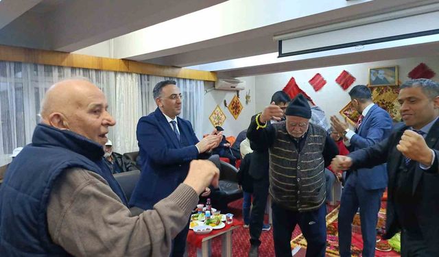 Edirne'de huzurevinde sıra gecesi: Gönüller bir oldu, yüzler güldü