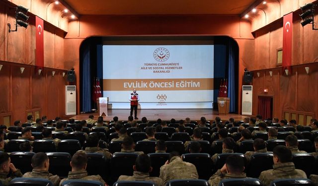 Erzincan'da askerlere evlilik öncesi eğitim verildi