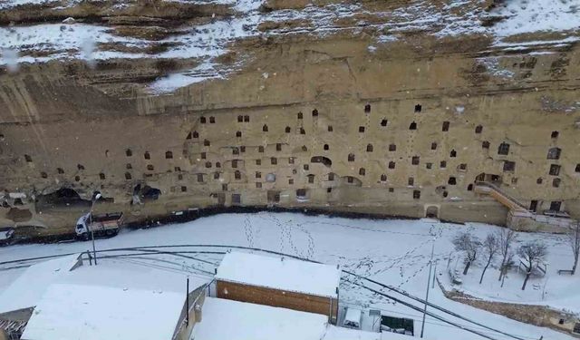 Film ve belgesellerin çekildiği Taşkale köyü kar yağışı sonrası kartpostallık görüntüler oluşturdu