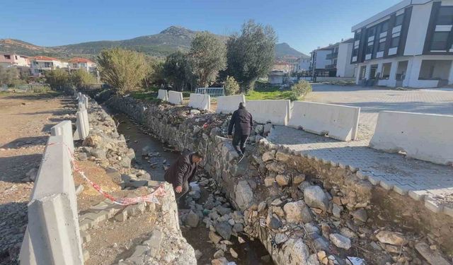 Foça'da belediye çalışması çileye dönüştü: Mahalle ikiye bölündü