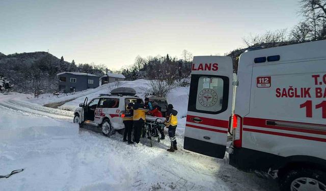 Giresun UMKE, kar nedeniyle ulaşılamayan köyde hastaya umut oldu